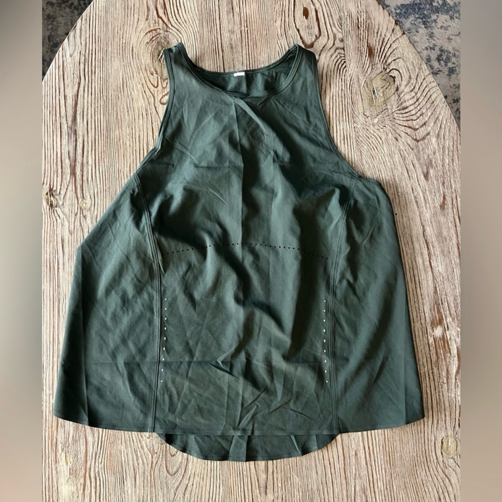 NWOT Lululemon Swiftly Ventilated Racerback Tank in Smoked Spruce size 6